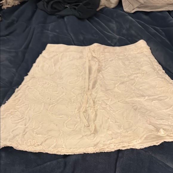 Elegant White Skirt - Picture 1 of 1